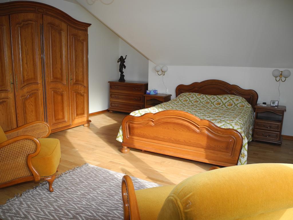 Au Pied Du Chateau Lichtenberg Habitación foto