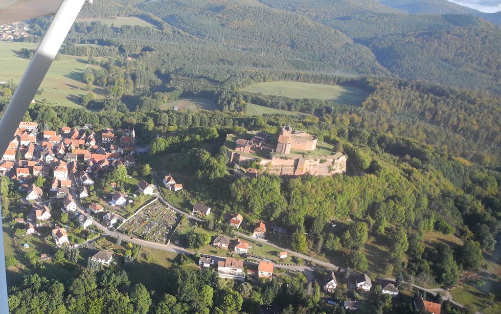 Au Pied Du Chateau Lichtenberg Habitación foto