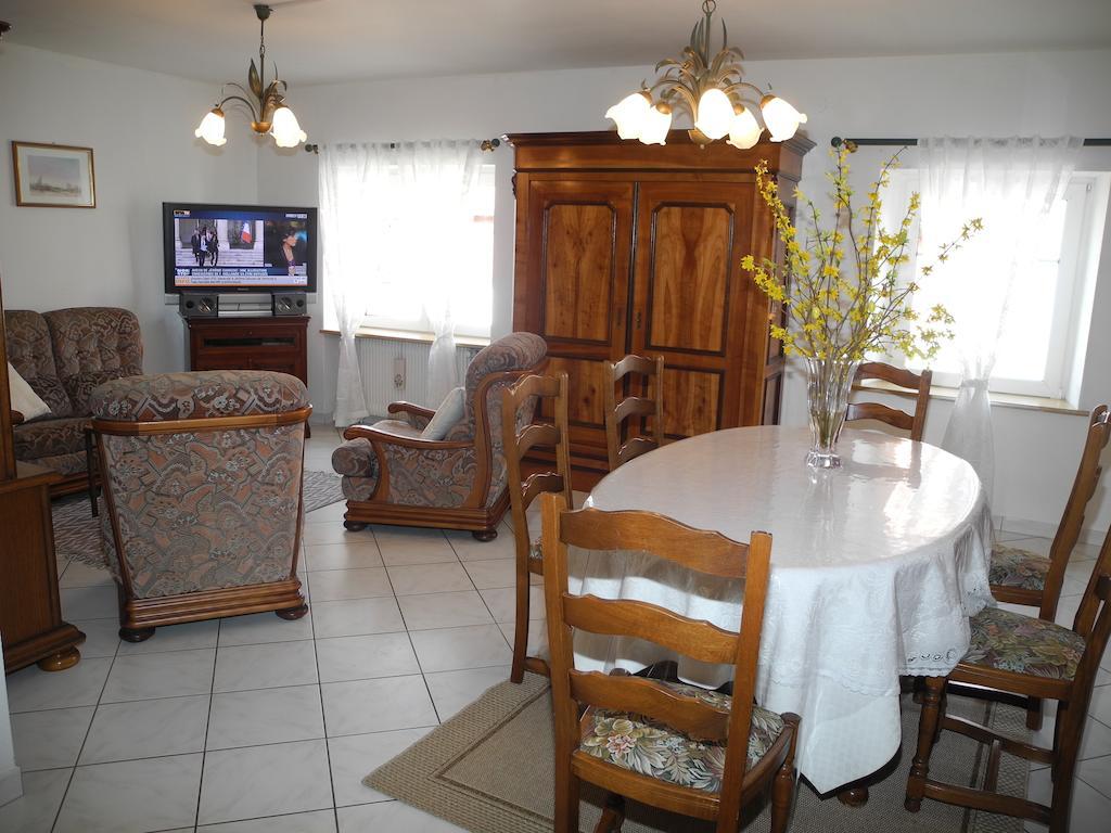 Au Pied Du Chateau Lichtenberg Habitación foto